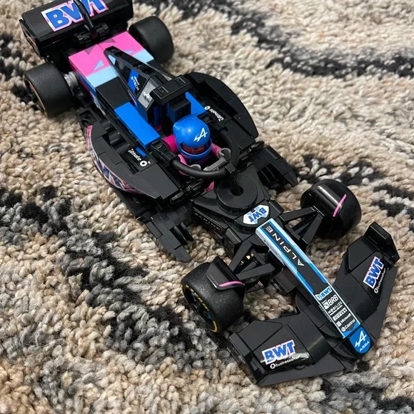 LEGO Speed Champions Alpine F1 Car - Picture 3 of 10